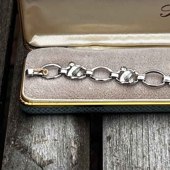 Vintage Silver Toned Krementz Clear Rhinestone Leaf Bracelet Retro - Picture 3 of 11